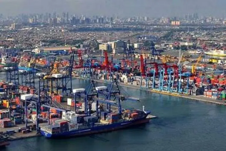 Suasana Pelabuhan Marunda (marundacenter.co.id)