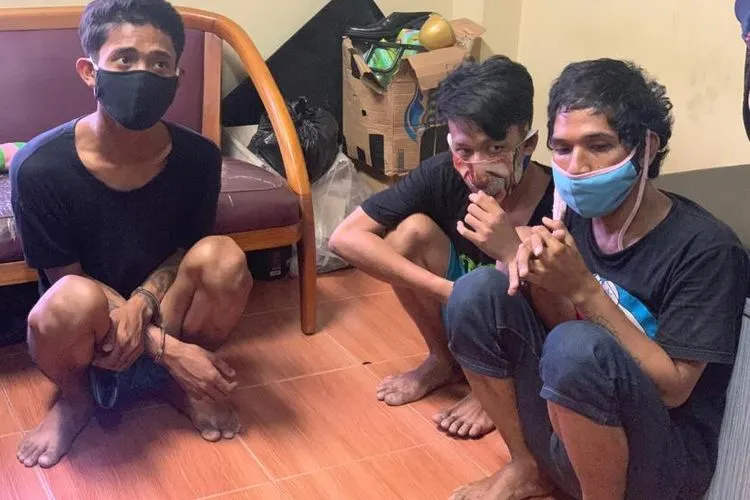 Pelaku begal di Tamansari, Jakarta Barat, ditangkap, Minggu (2/8/2020). (Foto: Akhmad Nursyeha)