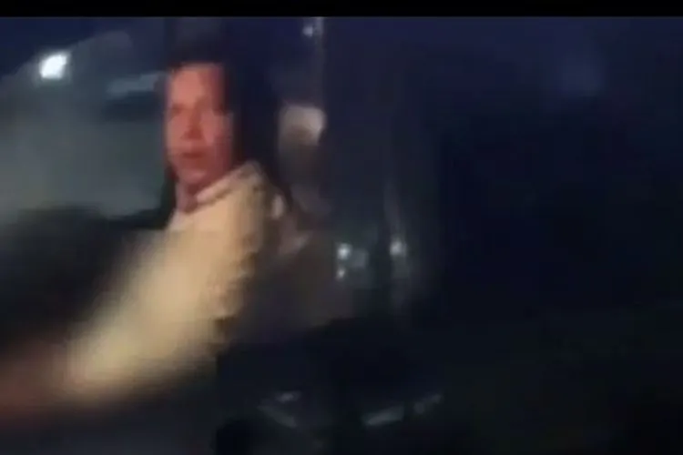 Wajah pria yang masturbasi sambil berkendara sempat terekam kamera ponsel milik warga. (Instagram @journalistcitizen19)