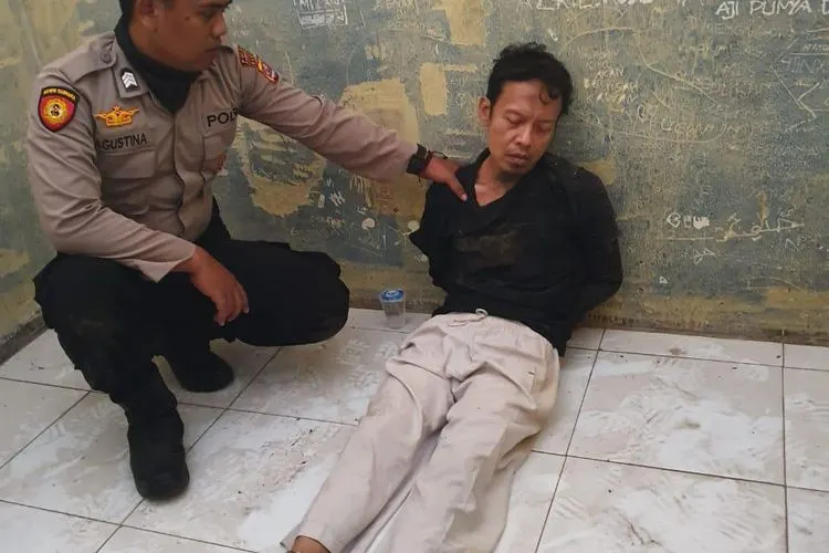 Foto pria yang disebut sebagai pelaku penusukan terhadap Menko Polhukam, Wiranto. Foto ini menyebar luas di media sosial.