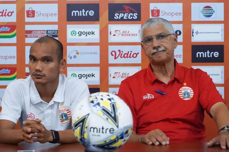 Pelatih Persija Jakarta, Edson Tavares (jersey merah)/Persija.id
