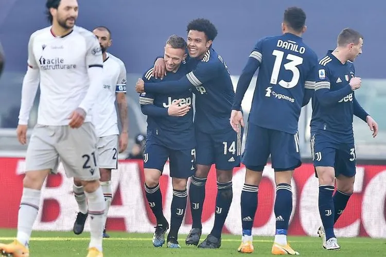 Pemain Juventus, Arthur Melo merayakan gol ke gawang Bologna. (dok Republika)