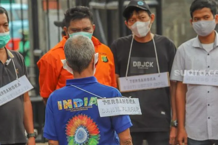 Suasana jalannya proses rekonstruksi rencana penyerangan John Kei di di Polda Metro Jaya, Jakarta Pusat, Rabu (24/6/2020). [Suara.com/Alfian Winanto]