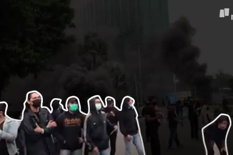 tangkap layar video Narasi TV yang menayangkan kelompok pelaku pembakar Halte Sarinah saat demo menolak UU Cipta Kerja pada 8 Oktober 2020 / dok
