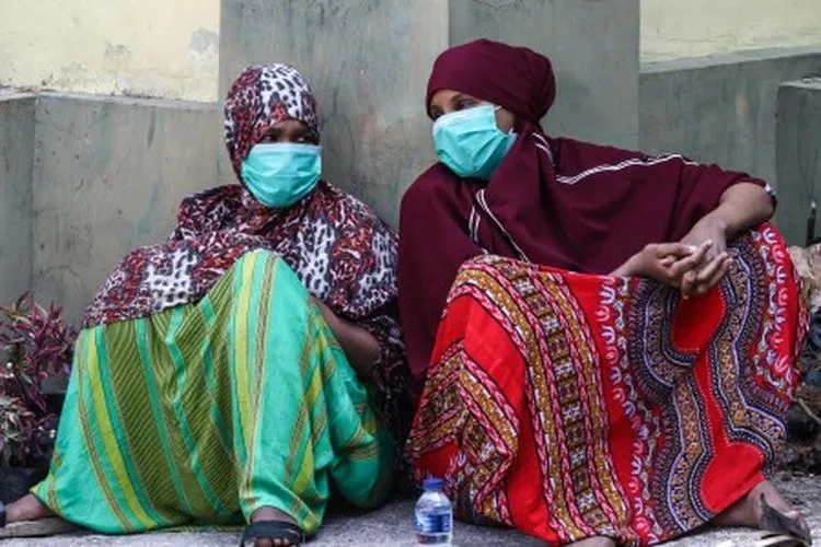 Pencari suaka beraktivitas di tempat penampungan sementara di Kalideres, Jakarta, Jumat (12/7/2019). Kepala Dinas Sosial DKI Jakarta Irmansyah mengatakan jumlah para pencari suaka yang telah dipindahkan ke penampungan sementara di gedung bekas Kodim, Kalideres, Jakarta Barat bertambah dari 250 orang menjadi 1100 orang. ANTARA FOTO/Rivan Awal Lingga/pd.