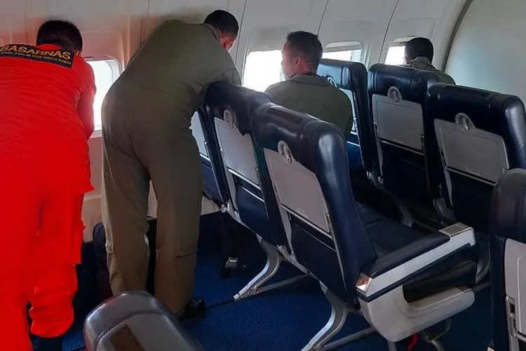 Tim Basarnas dan TNI AU Makassar dilibatkan dalam pencarian kapal hilang