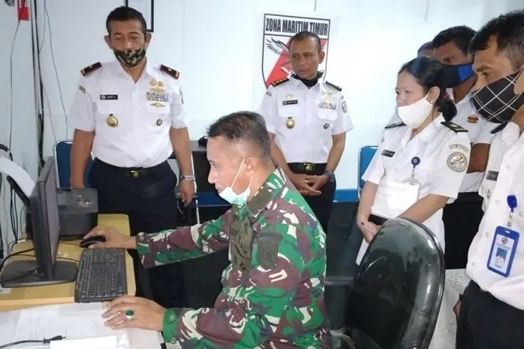 Pelatihan mengenai pengadaan barang dan jasa di ruang Puskodal, Kantor Kamla Zona Maritim Timur, Selasa (26/5/2020) (Humas Bakamla)