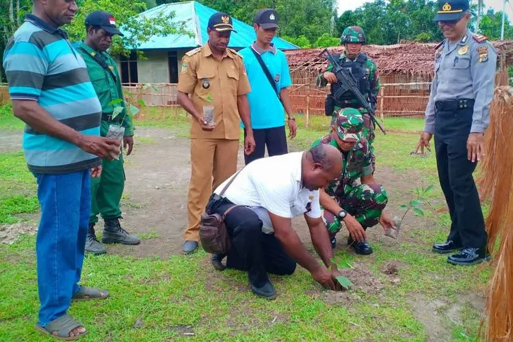 (Papen Satgas Yonif 755/Yalet/20/3 Kostrad, Letda Inf Rochmadian Perwira Putra)