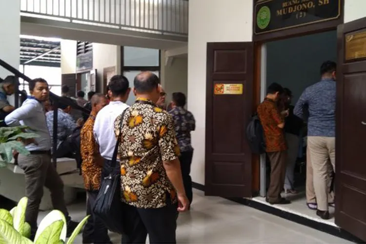 Kepala Humas PN Jakarta Selatan, Achmad Guntur mengatakan, memakai batik hari ini sebagai bentuk kecintaan dan dukungan PN Jaksel terhadap pelestarian batik Indonesia/Antaranews