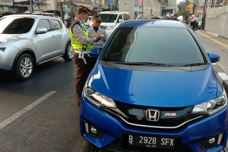 Penindakan pelanggaran ganjil genap/Instagram @tmcpoldametro