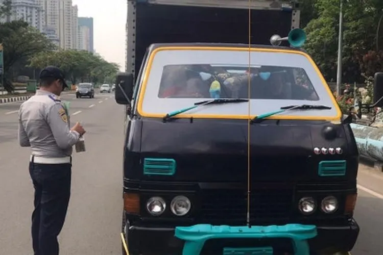 Penindakan kendaraan tak laik jalan (Beritajakarta.id)