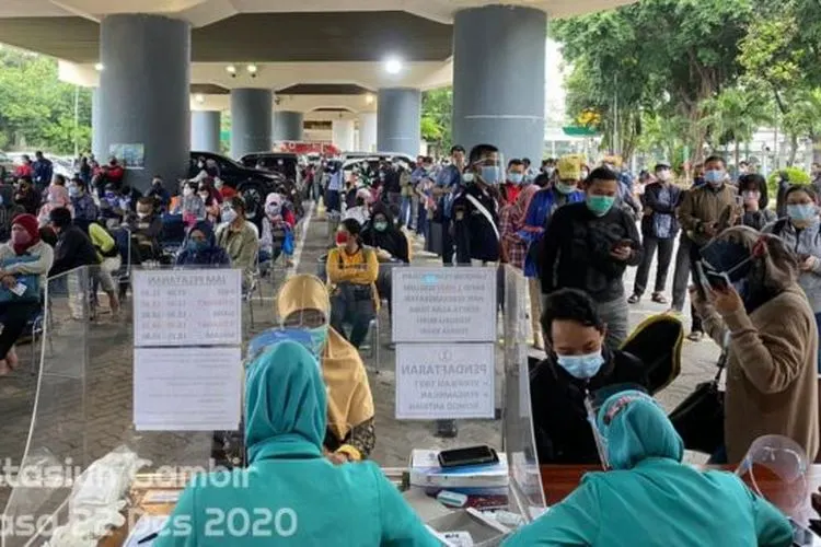 Penumpukan Penumpang di Stasiun Gambir, Selasa (22/12/2020). (Doc:Istimewa).
