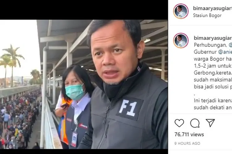 Wali Kota Bogor Bima Arya saat memantau langsung tumpukan penumpang di Stasiun Bogor/ instagram: @bimaaryasugiarto