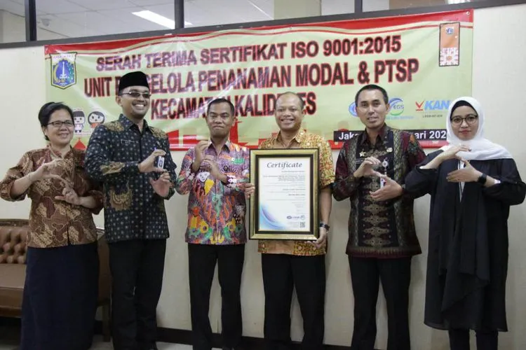 UP.PMPTSP Kecamatan Kalideres menerima Sertifikasi ISO 9001:2015 (Komunikasi dan Informasi DPMPTSP Provinsi DKI Jakarta)