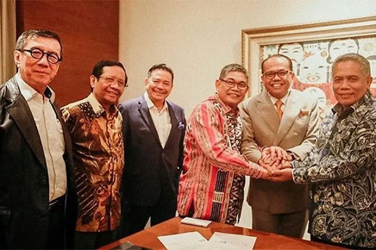 Menteri Hukum dan HAM Yasonna H Laoly; Menteri Koordinator Politik Hukum dan Keamanan Mahfud MD dalam pertemuan bersama Luhut MP Pangaribuan, Juniver Girsang dan Fauzi Hasibuan di Jakarta Pusat, Selasa (25/2/2020) malam
