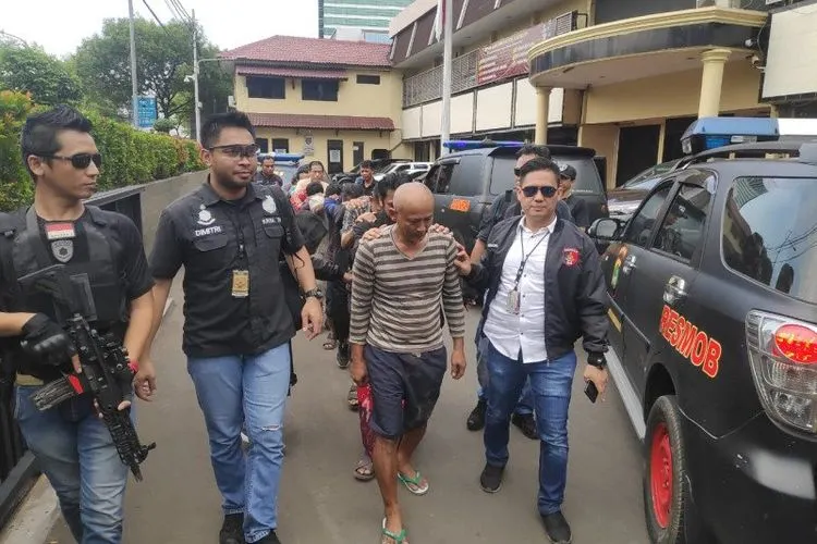 Tim Gabungan Polres Jakbar meringkus belasan preman di Jelambar (Antara/HO)