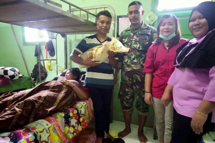 (Pasi Intel Satgas Yonif Mekanis Raider 411 Kostrad, Lettu Inf Asep Saepudin, S.T. Han)
