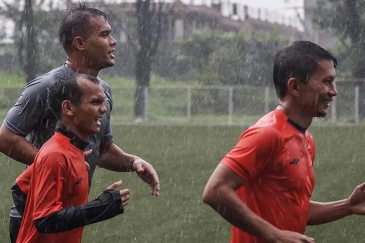 Riko Simanjuntak, Andritany dan Ismed Sofyan dalam sesi latihan. (dok Persija)