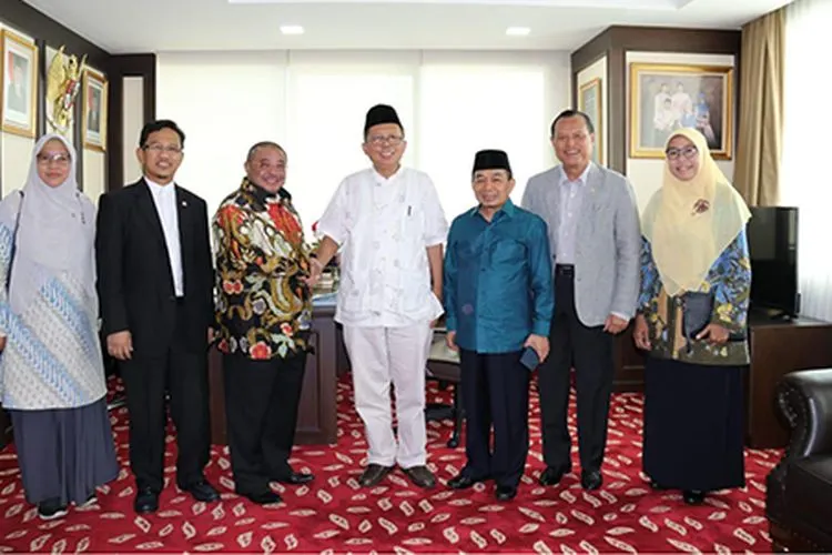 Pimpinan Fraksi PKS foto bersama Ketua Fraksi PPP, Arsul Sani di ruang Fraksi PPP, gedung Nusantara I Senayan, Jakarta, Jumat (18/10/20190/Dok Aboe Bakar Al Habsyi