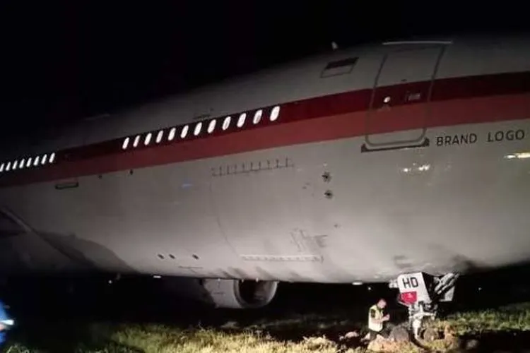 Pesawat Garuda Indonesia dikabarkan tergelincir di Bandara Sultan Hasanuddin Makassar. (Foto: Ist)