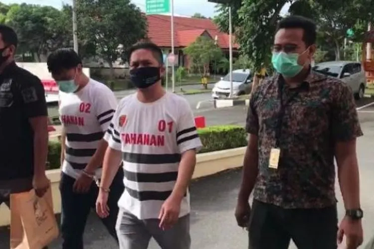 Tersangka penyelundupan jasad 3 ABK WNI di Batam. (Batamnews.co.id/Yude)