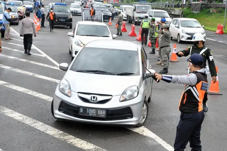 Petugas gabungan dari Dishub Kota Bogor Satpol PP (dok Republika)
