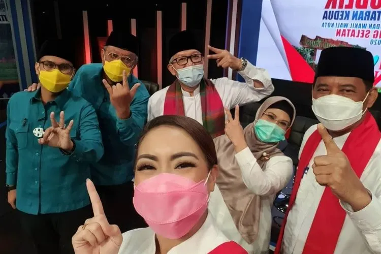 Para peserta Pilkada Tangsel berswafoto bersama / instagram