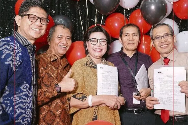 Pimpinan KPK 2015-2019 berfoto bersama sebelum mereka mengakhiri masa tugasnya. (Twitter @KPK_RI)