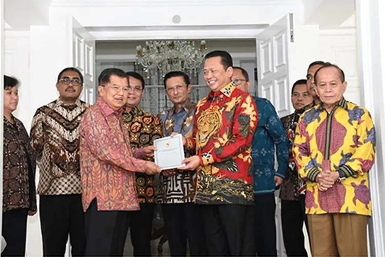 Pimpinan MPR bersama Wakil Presiden, Jusuf Kalla di Menteng, Jakarta Pusat, Kamis (17/10/2019)/MPR