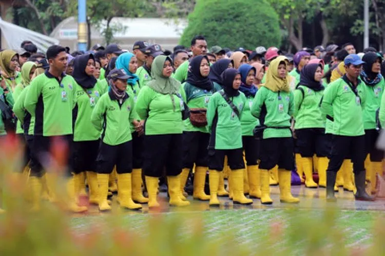 1.287 petugas Penyedia Jasa Lainnya Orang Perorangan (PJLP) dari Sudin Pertamanan dan Hutan Kota Jakarta Utara menyatakan komitmennya untuk menghijaukan wilayah Jakut. (Beritajakarta.id/Budhi Firmansyah Surapati)
