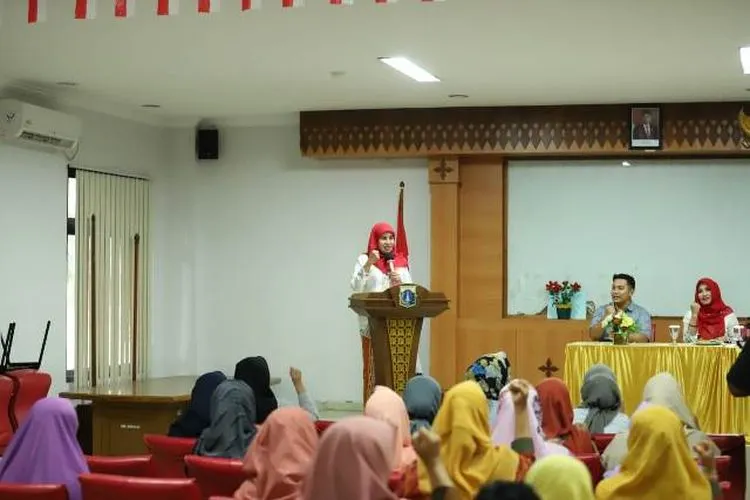 Ketua TP PKK Jaktim Diah Anwar menutup pelatihan Carik Jakarta di Kelurahan Halim/timur.jakarta.go.id