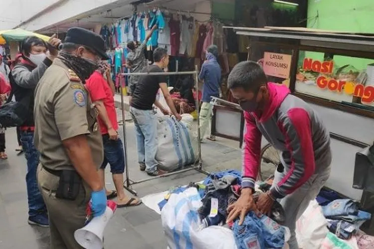 Sebagai ilustrasi, PKL Pasar Tanah Abang nedat buka untuk menyambung perekonomian jelang Lebaran/ Suara.com