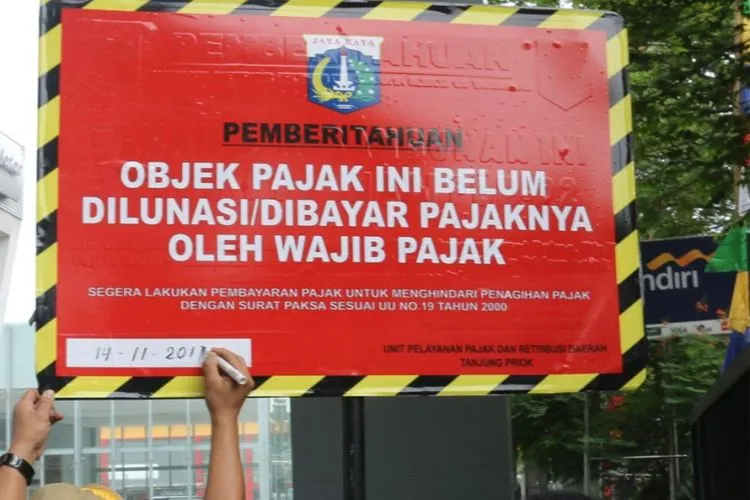 Plang penunggak pajak (Beritajakarta.id)