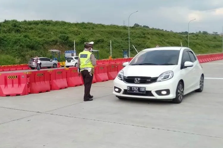 Kegiatan penyekatan di Tol Kalikangkung (dok Humas Polda Jateng)