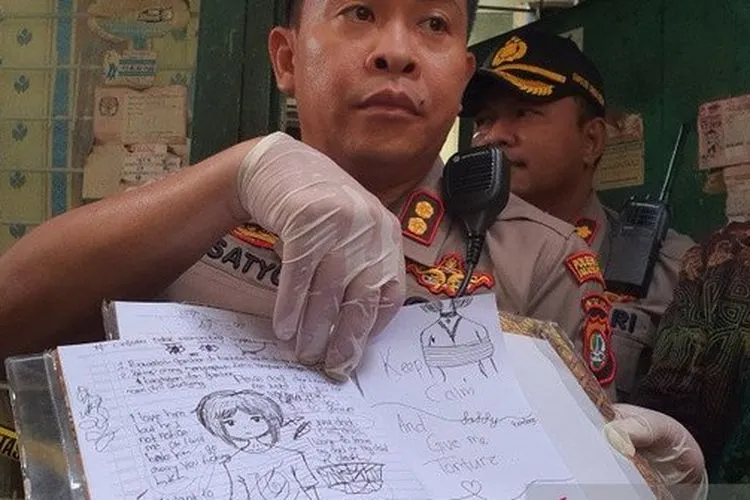Polisi menemukan buku berisi kumpulan gambar dan tulisan gadis 15 tahun pelaku pembunuhan bocah 6 tahun di Sawah Besar, Jakarta Pusat. (Merdeka.com)