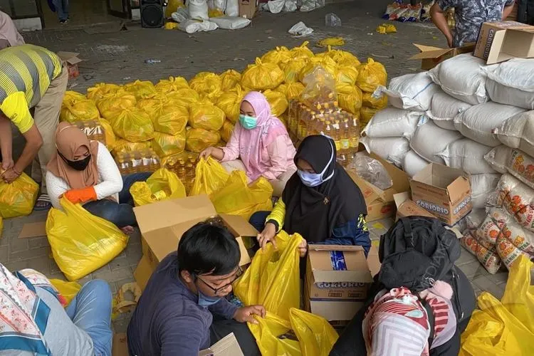 Pemerintah Kota (Pemkot) Bekasi membantah adanya politisasi kantong plastik yang digunakan dalam penyaluran bantuan sosial. (Ayobekasi.net/Firda Puri)