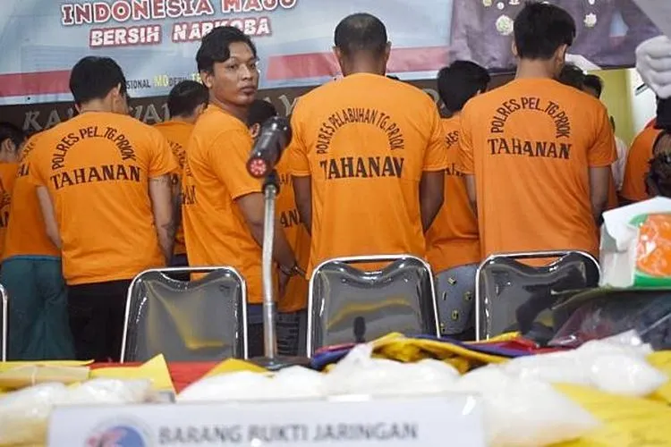 Tersangka kasus narkoba selama September-November 2019 yang diungkap Polres Pelabuhan Tanjung Priok (Antara/Fauzi Lamboka)