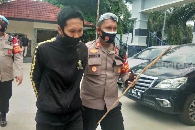 Polresta Tangerang amankan pelajar yang hendak ikut-ikutan demo ke Istana Negara, Jakarta, Selasa (13/10/2020). [Suara.com/Ridsha Vimanda Nasution]
