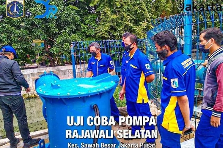 Pemasangan mesin pompa stasioner oleh Suku Dinas Sumber Daya Air kota Administrasi Jakarta Pusat/dok: Instagram @dkijakarta