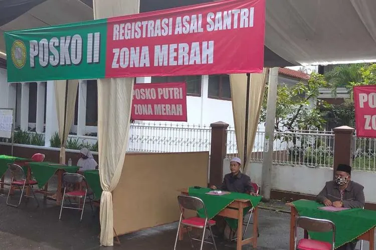 Sambut kepulangan santri, Pesantren Cipasung Tasikmalaya buka posko siaga. (Ayotasik/Irpan Wahab)