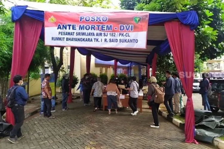 Posko antemortem-DVI pesawat Sriwijaya jatuh di RS Polri. (Suara.com/Tio)
