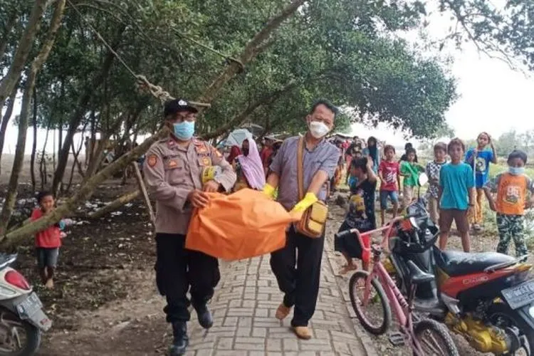 Potongan tubuh korban Sriwijaya Air terdampar di Pantai Kis Tangerang. (Bantenhits)