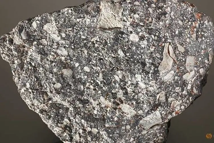 Potongan asteroid yang dilelang  rumah lelang Christie's  (CHRISTIE'S IMAGES LTD/Handout via REUTERS)