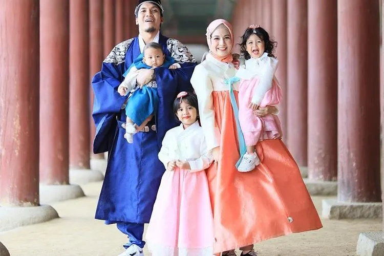 Natasha Rizky dan keluarga di Korea. (instagram)