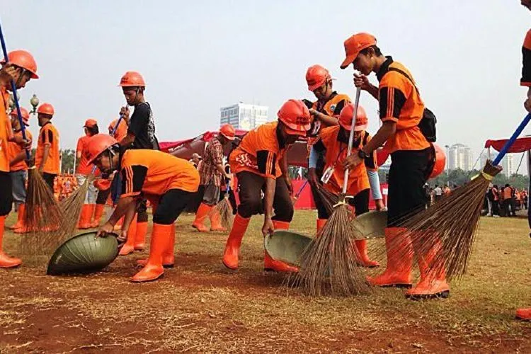Petugas Penangana Prasara dan Sarana Umum/Atmago.com