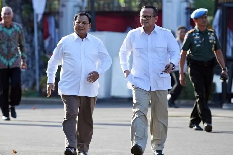 Prabowo Subianto bersama Edhy Prabowo saat tiba di Kompleks Istana Presiden, Jakarta (Senin, 21/10/2019)/Antara