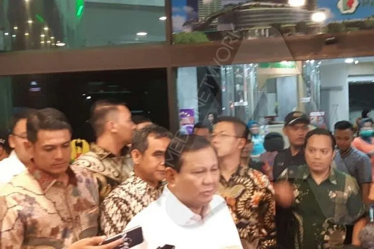 Ketua Umum Partai Gerindra, Prabowo Subianto di RSPAD Gatot Subroto usai menjenguk Menko Polhukam Wiranto/Ayojakarta.com