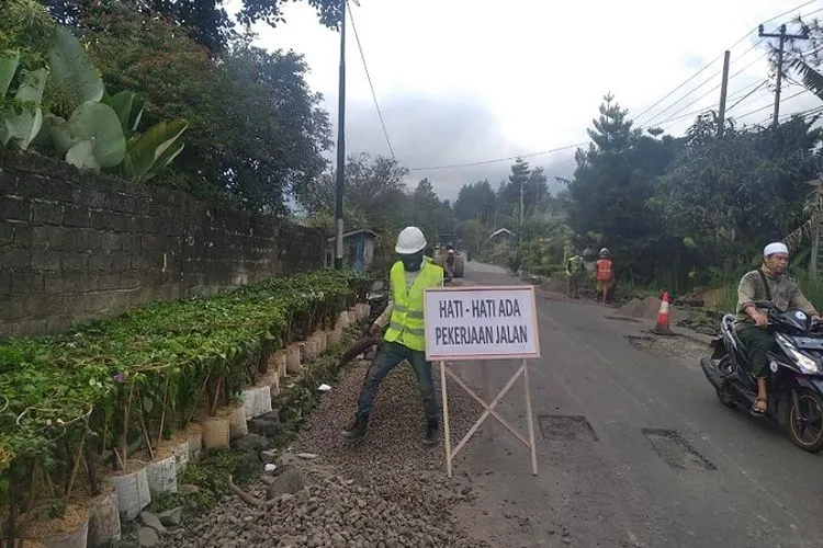 Proyek  pemeliharaan jalan Cibodas-Baragajen