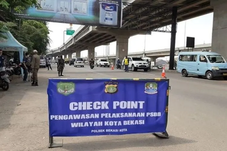 Suasana PSBB di Kota Bekasi hari kedua, Kamis (16/4/2020). (Suara.com/Ummi Hadyah Saleh)