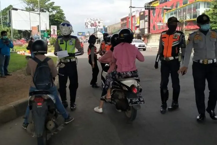 10 hari penrapan PSBB di Kota Bogor masih ditemukan banyak pelanggaran. Foto: Suara.com/Bagaskara